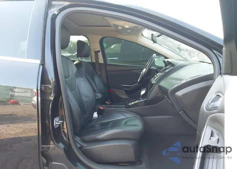 2015 Ford Focus Titanium from USA, damaged, VIN 1FADP3N29FL247491